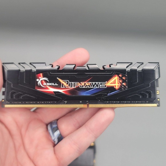 G.SKILL Ripjaws 4 Series 16GB (4x4GB) DDR4 3000 (PC4 24000) F4-3000C15Q-16GRK - Picture 2 of 10